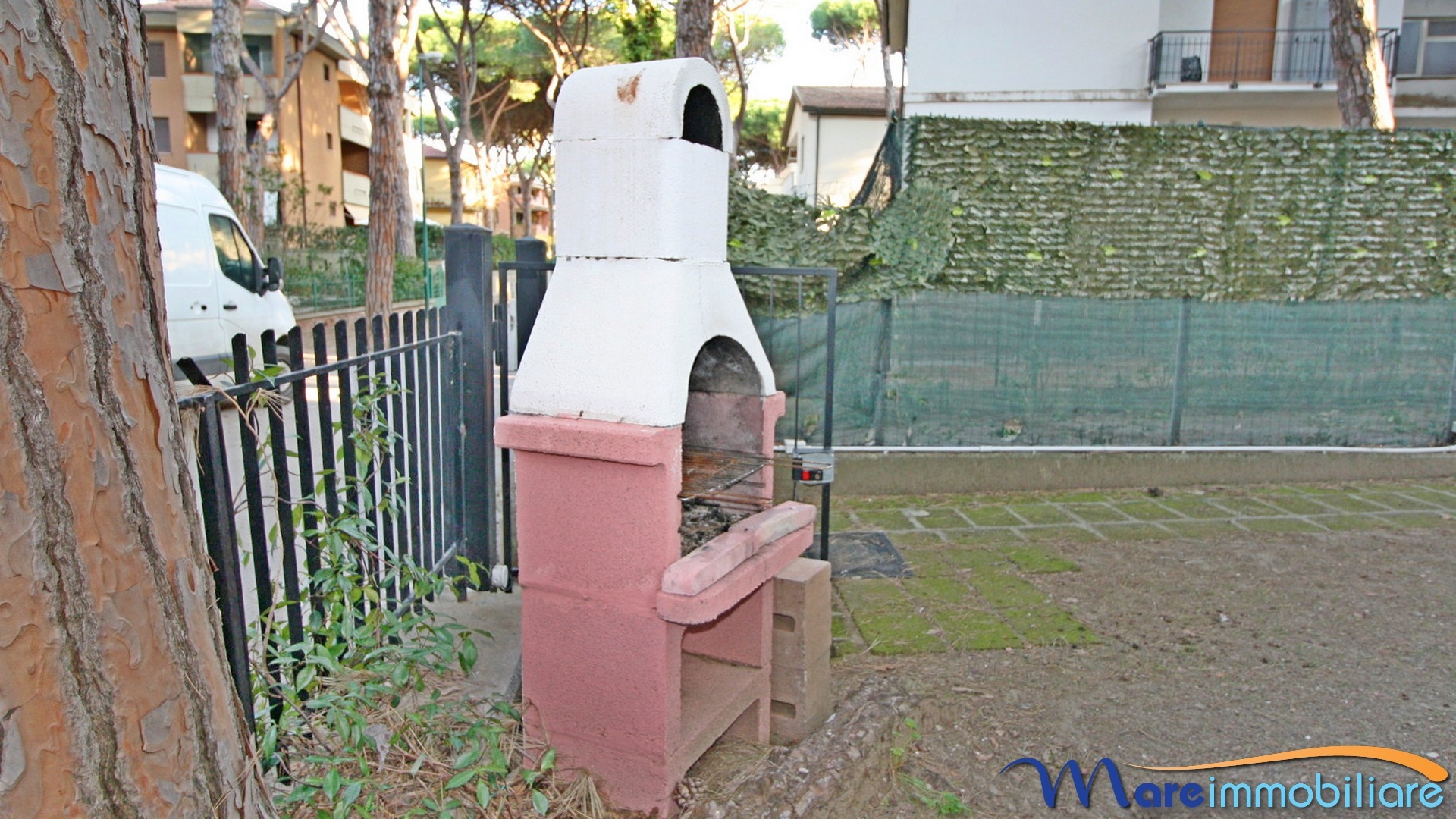 Tre camere doppi servizi e giardino
