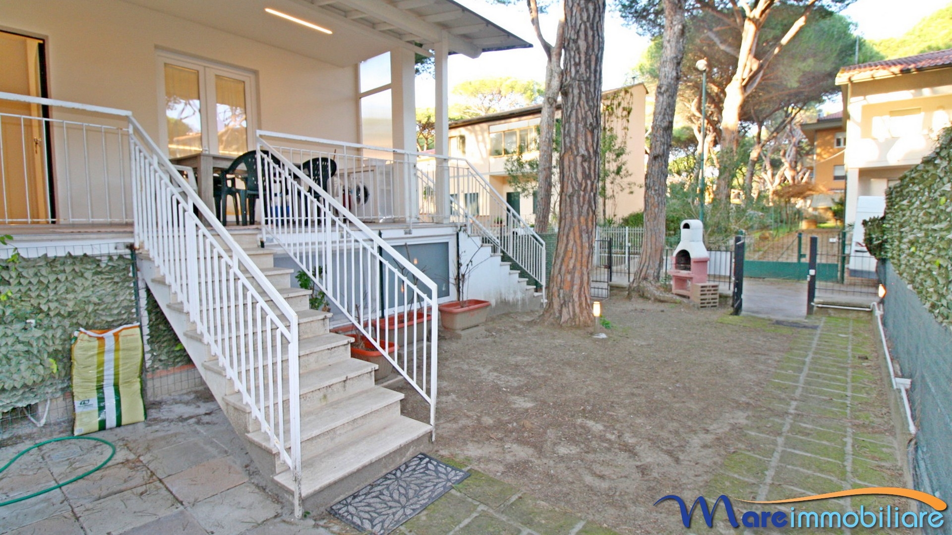 Tre camere doppi servizi e giardino