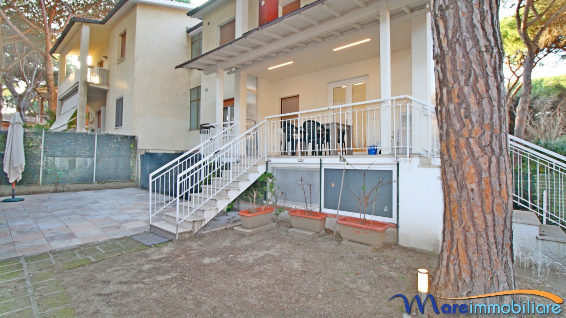 Tre camere doppi servizi e giardino