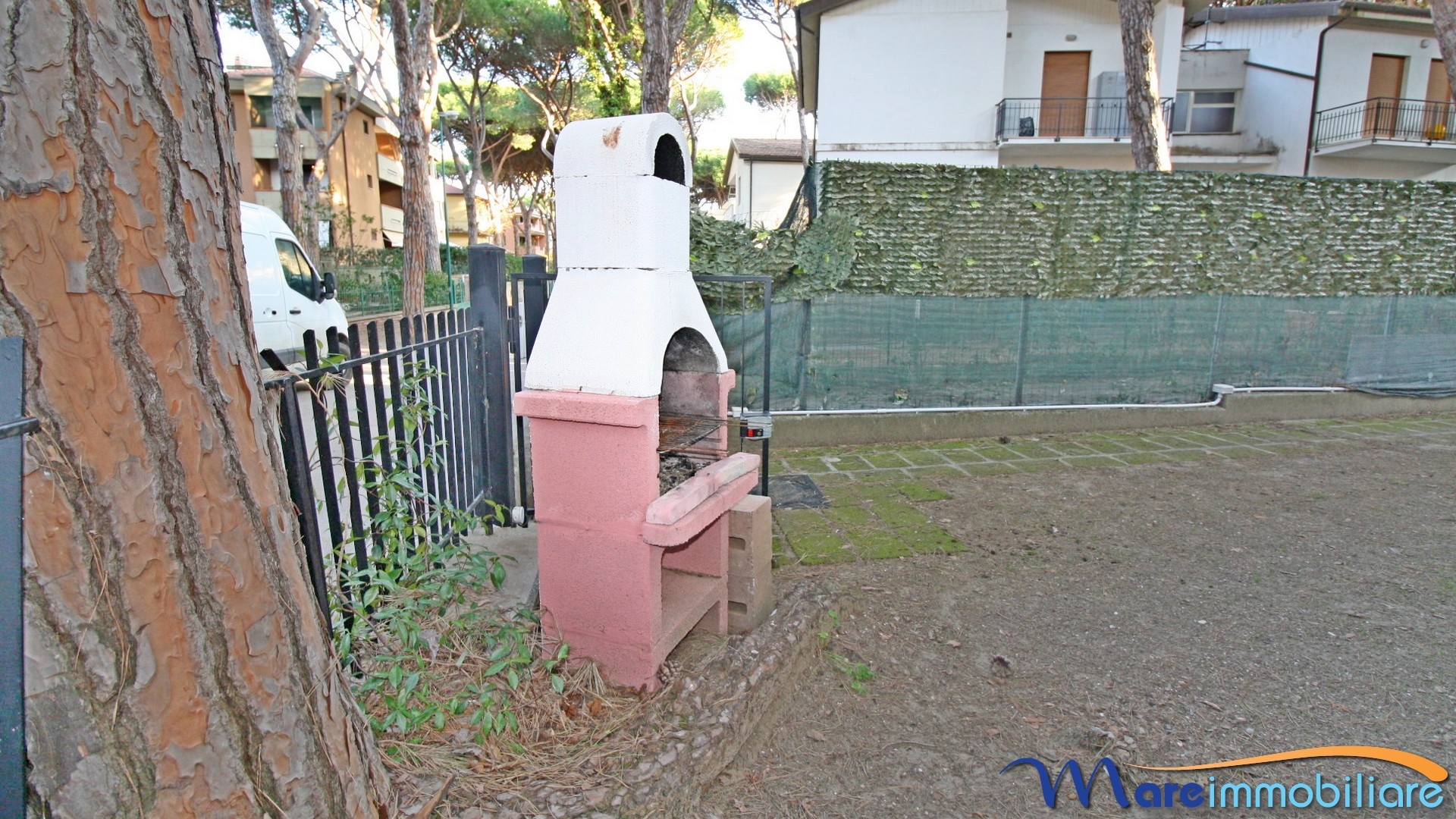 Tre camere doppi servizi e giardino