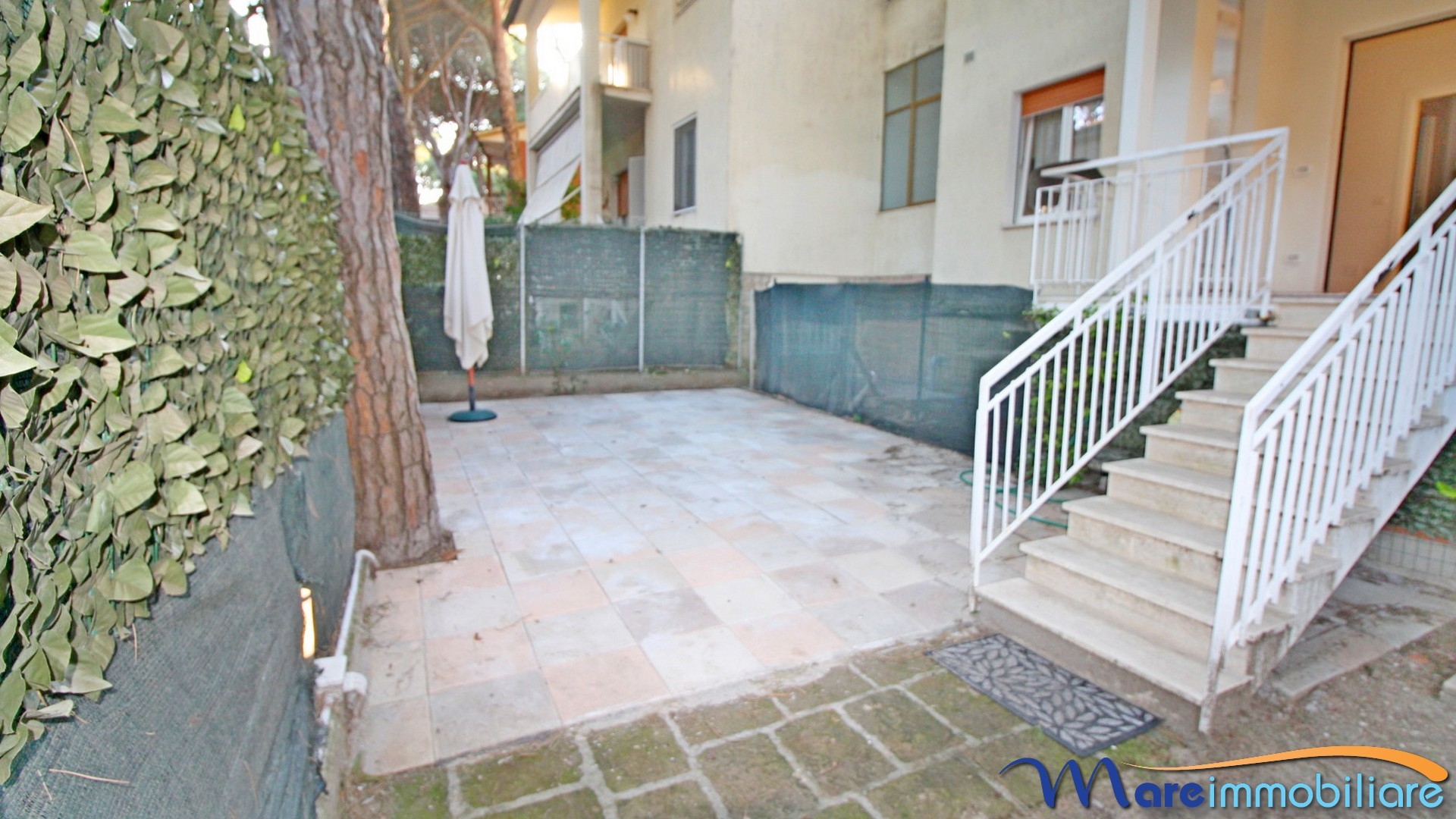 Tre camere doppi servizi e giardino