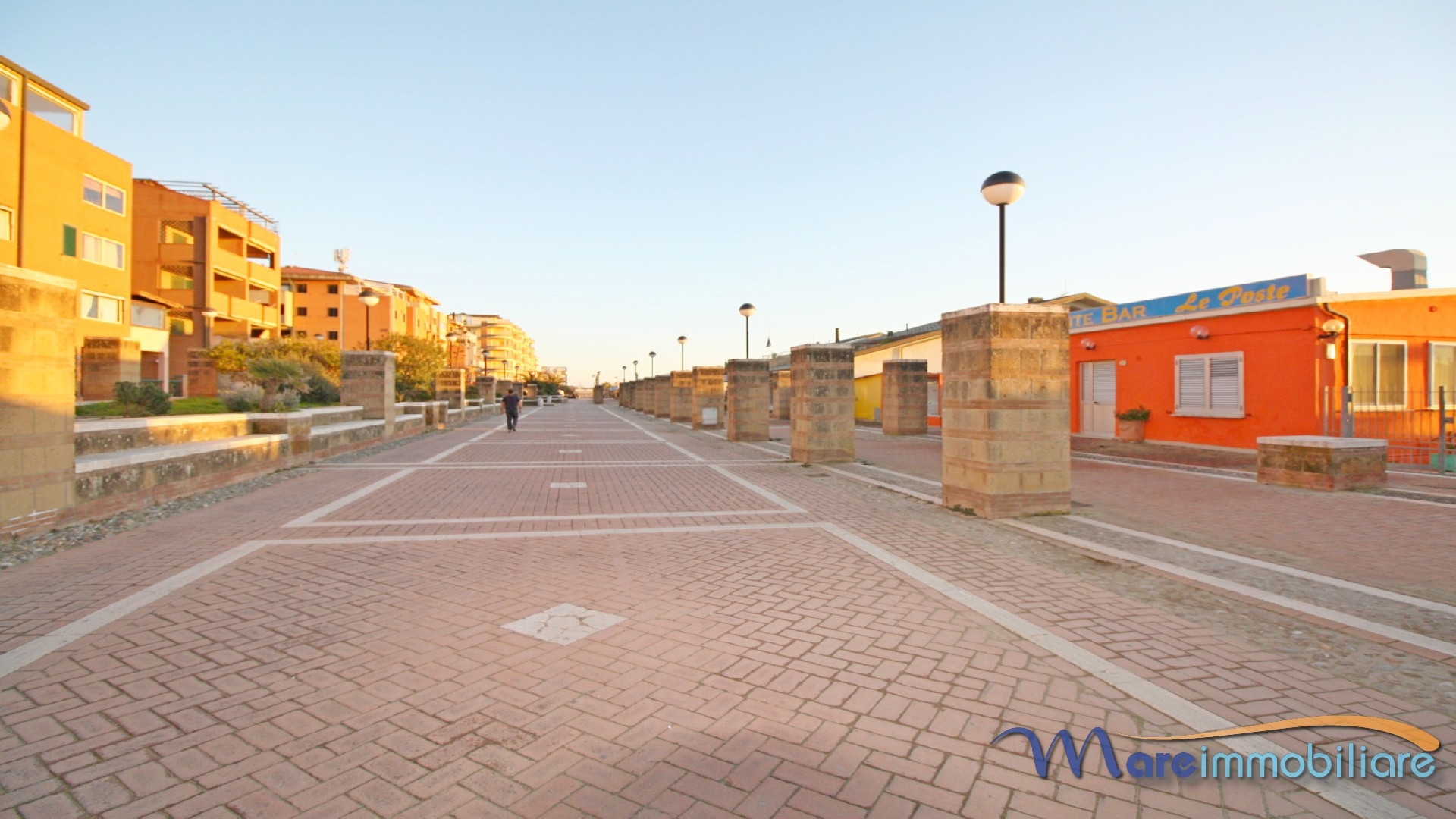 Trilocale fronte mare zona centrale