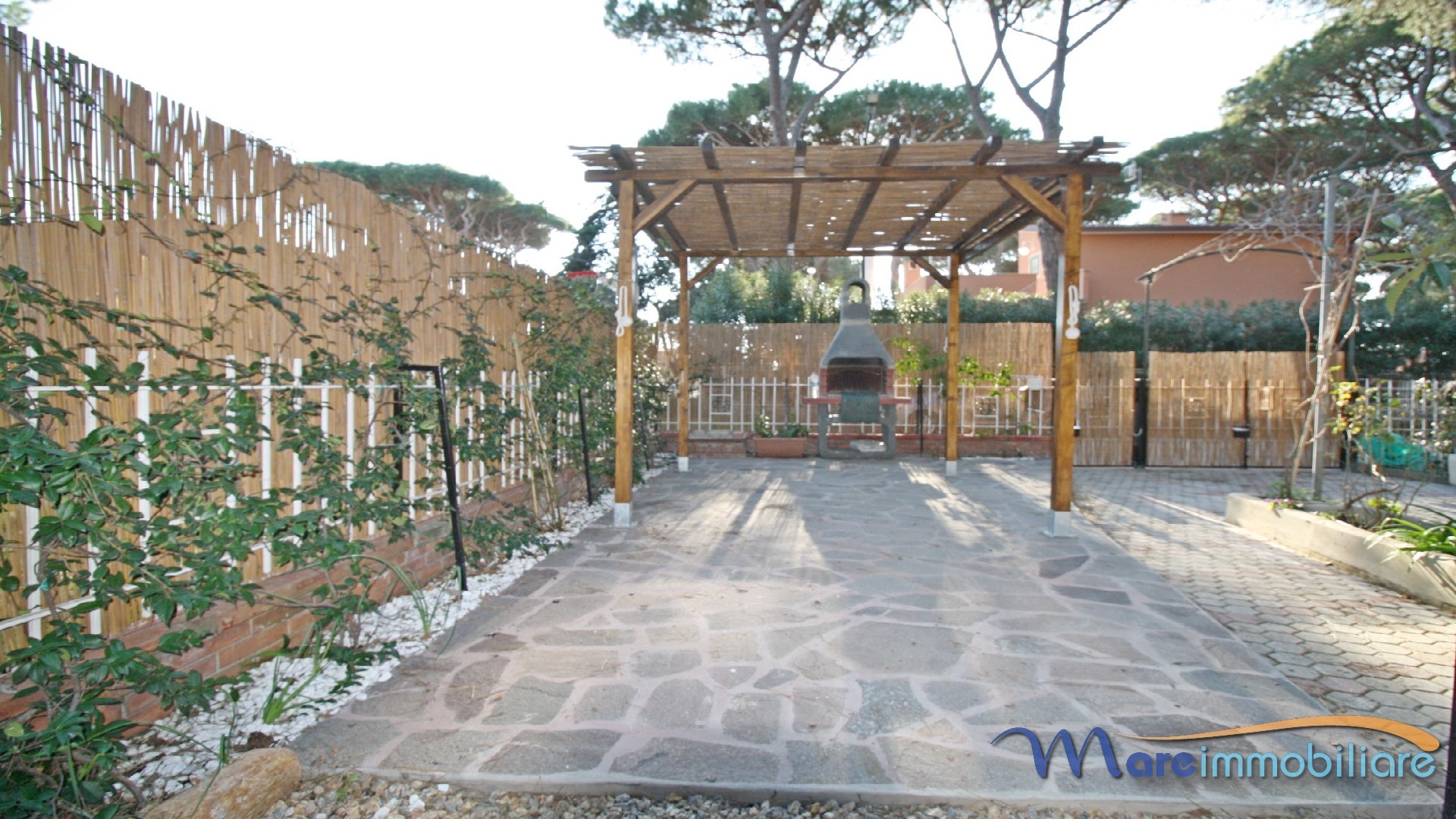 Trilocale con ingresso indipendente e ampio giardino