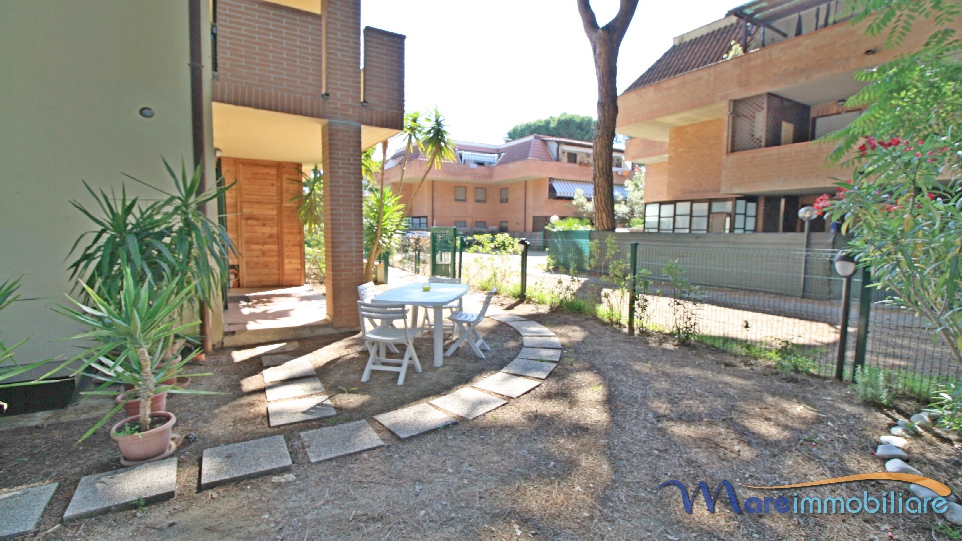 Appartamento terra tetto con giardino e tre camere