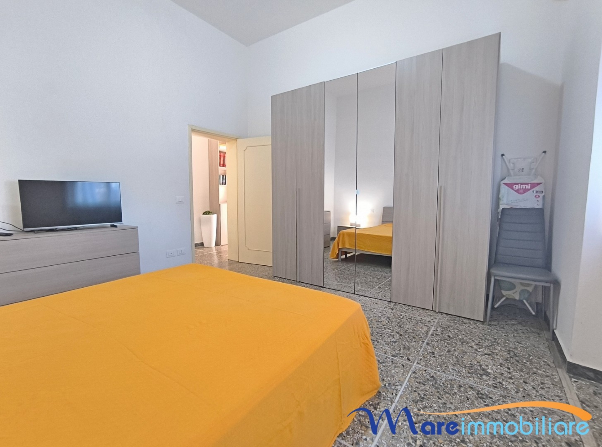 Trilocale con due camere da letto e posto auto