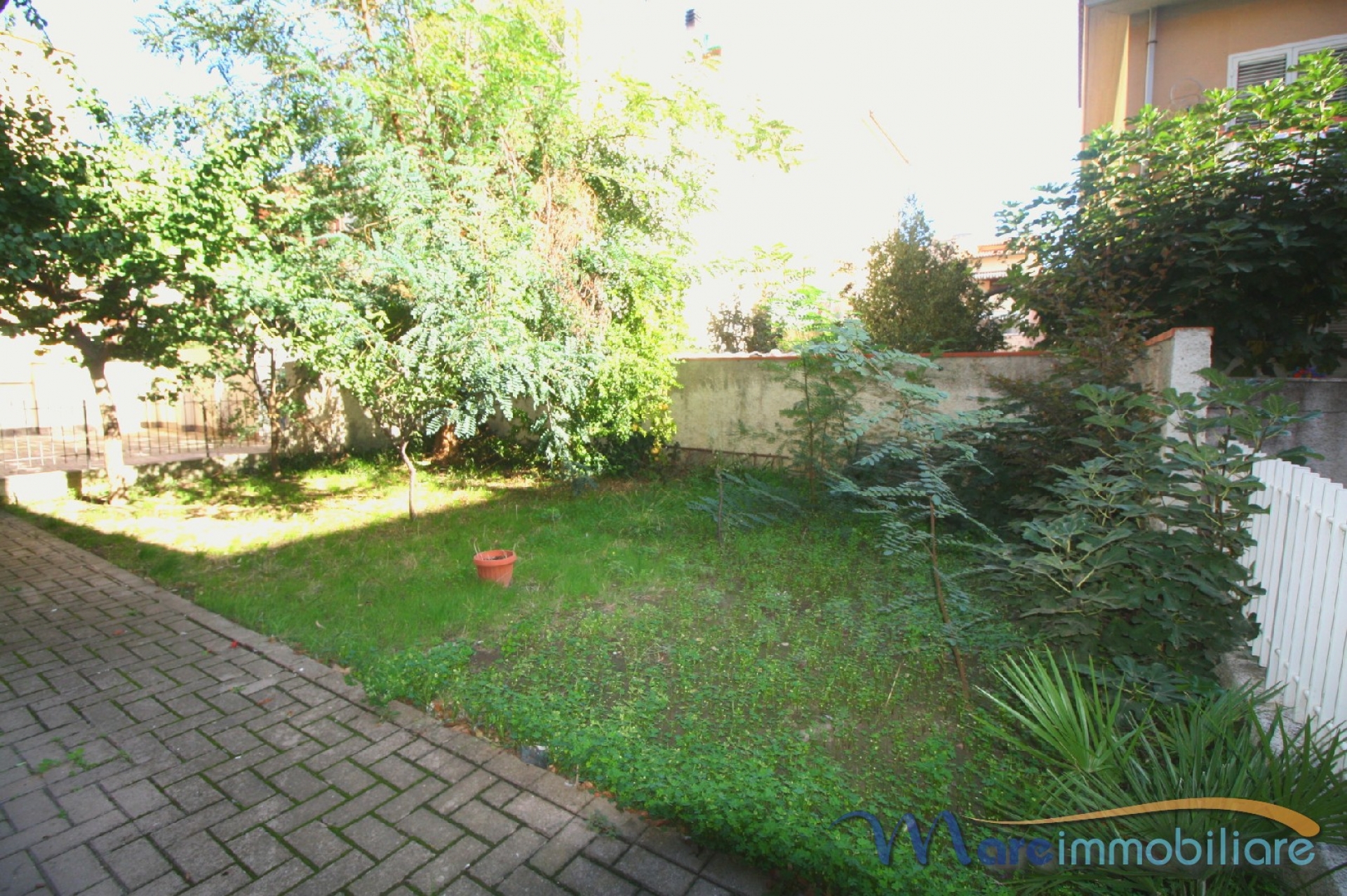 Appartamento sul corso al piano terra con giardino privato