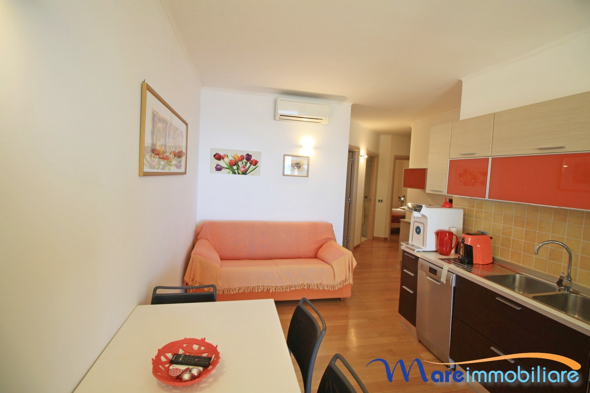 fronte mare con 2 camere e posto auto