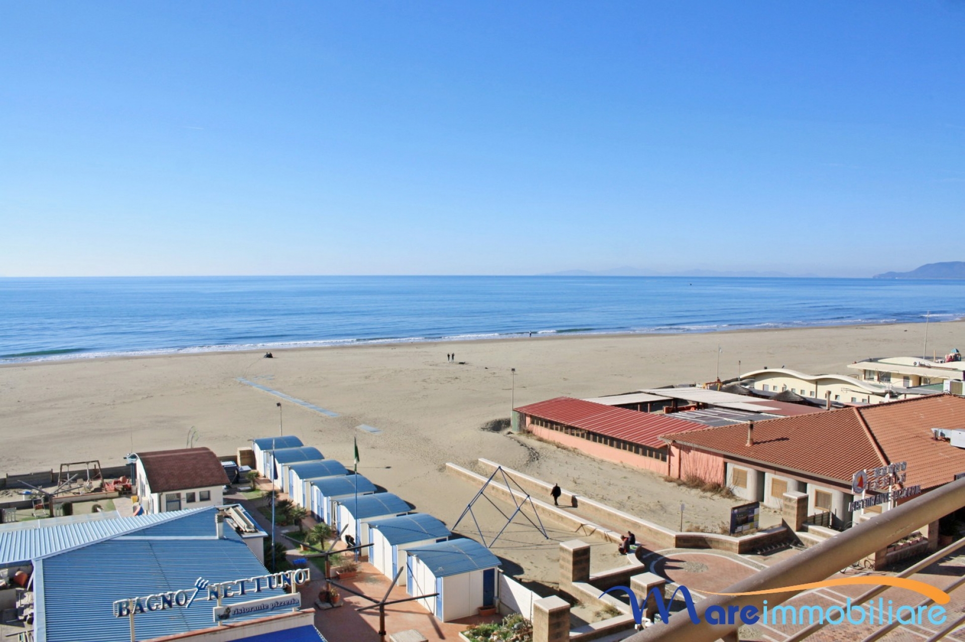 fronte mare con 2 camere e posto auto