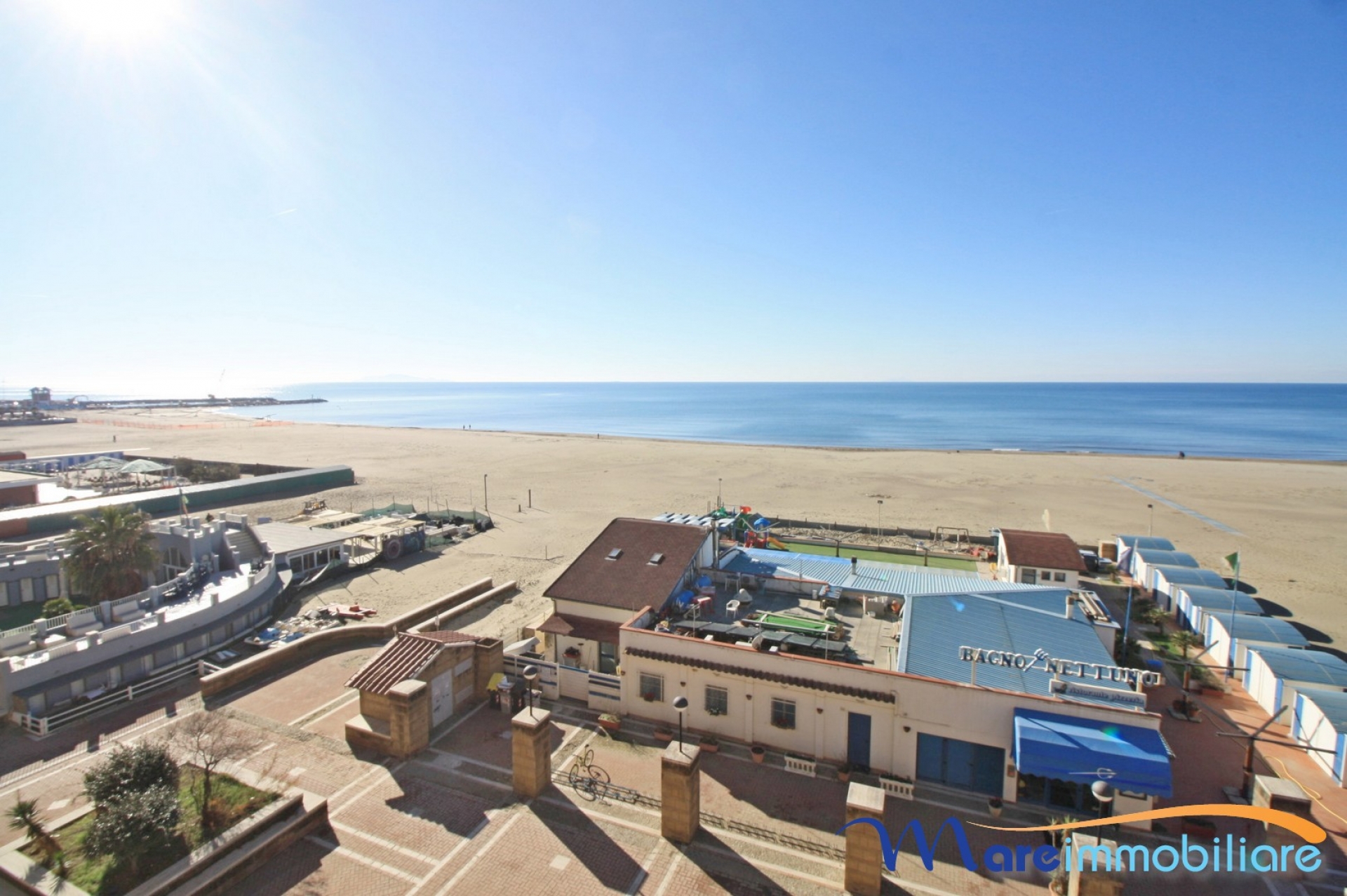 fronte mare con 2 camere e posto auto