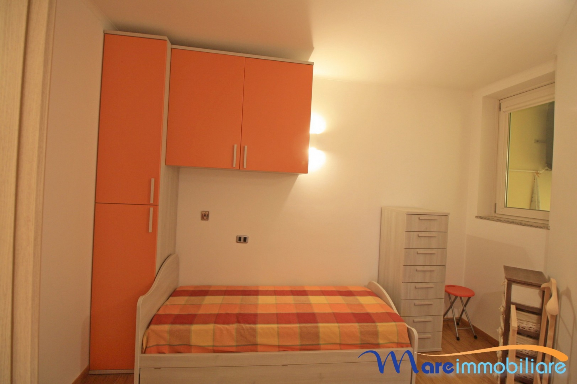 fronte mare con 2 camere e posto auto