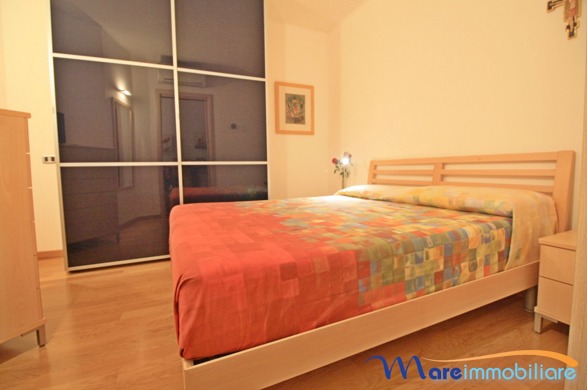 fronte mare con 2 camere e posto auto