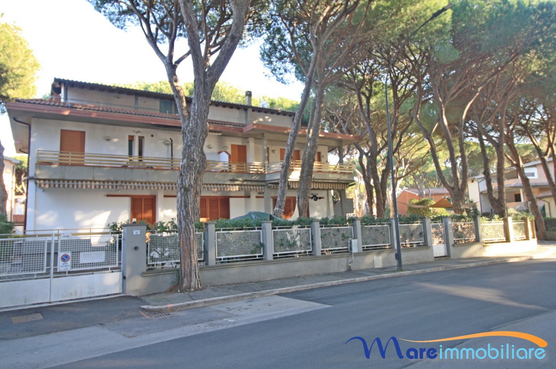 Bilocale zona Rosmarina con posto auto privato