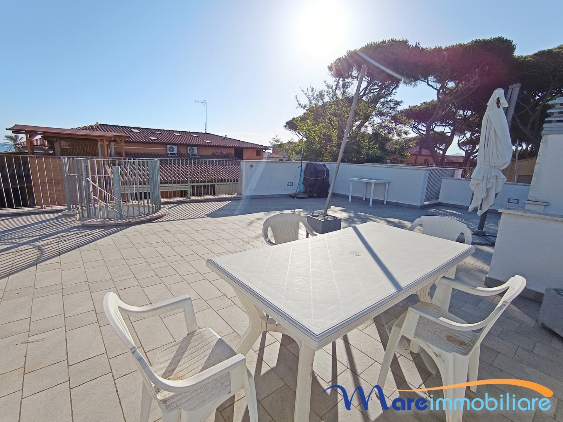 Esclusivo trilocale con doppi servizi, solarium e posto auto