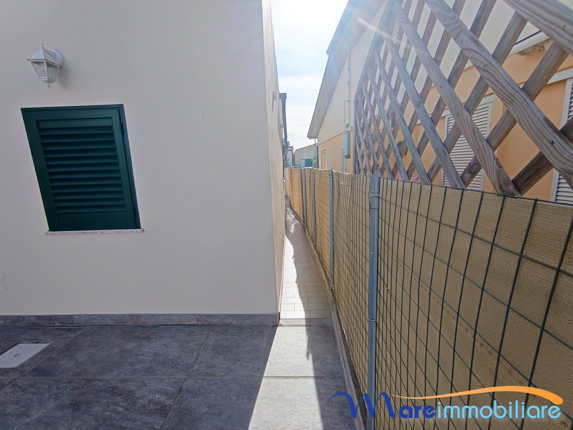 Esclusivo quattro vani con veranda e giardino