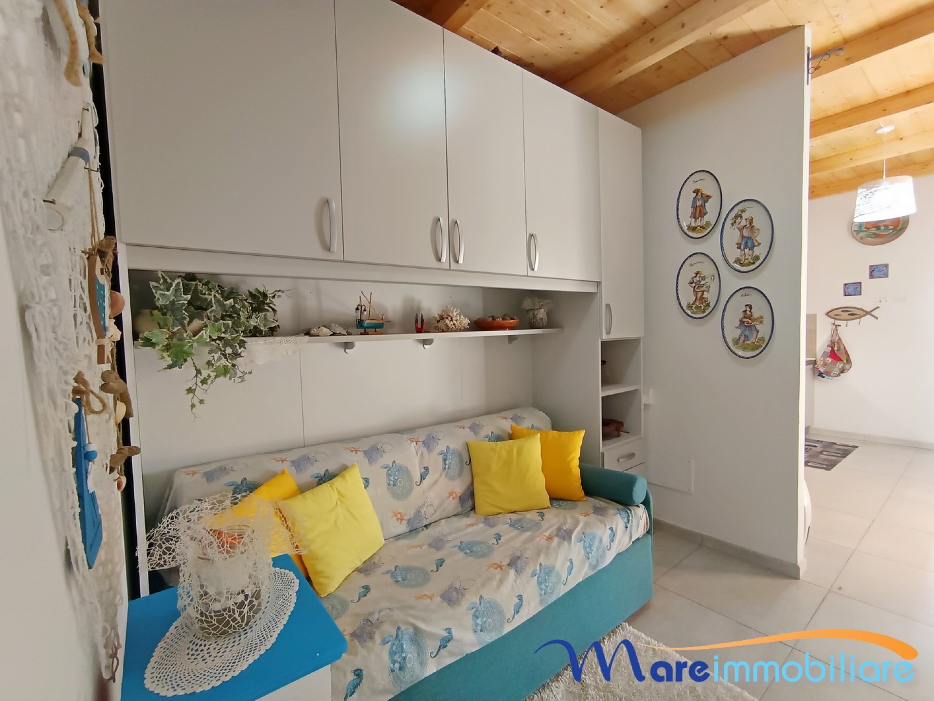 Esclusivo quattro vani con veranda e giardino