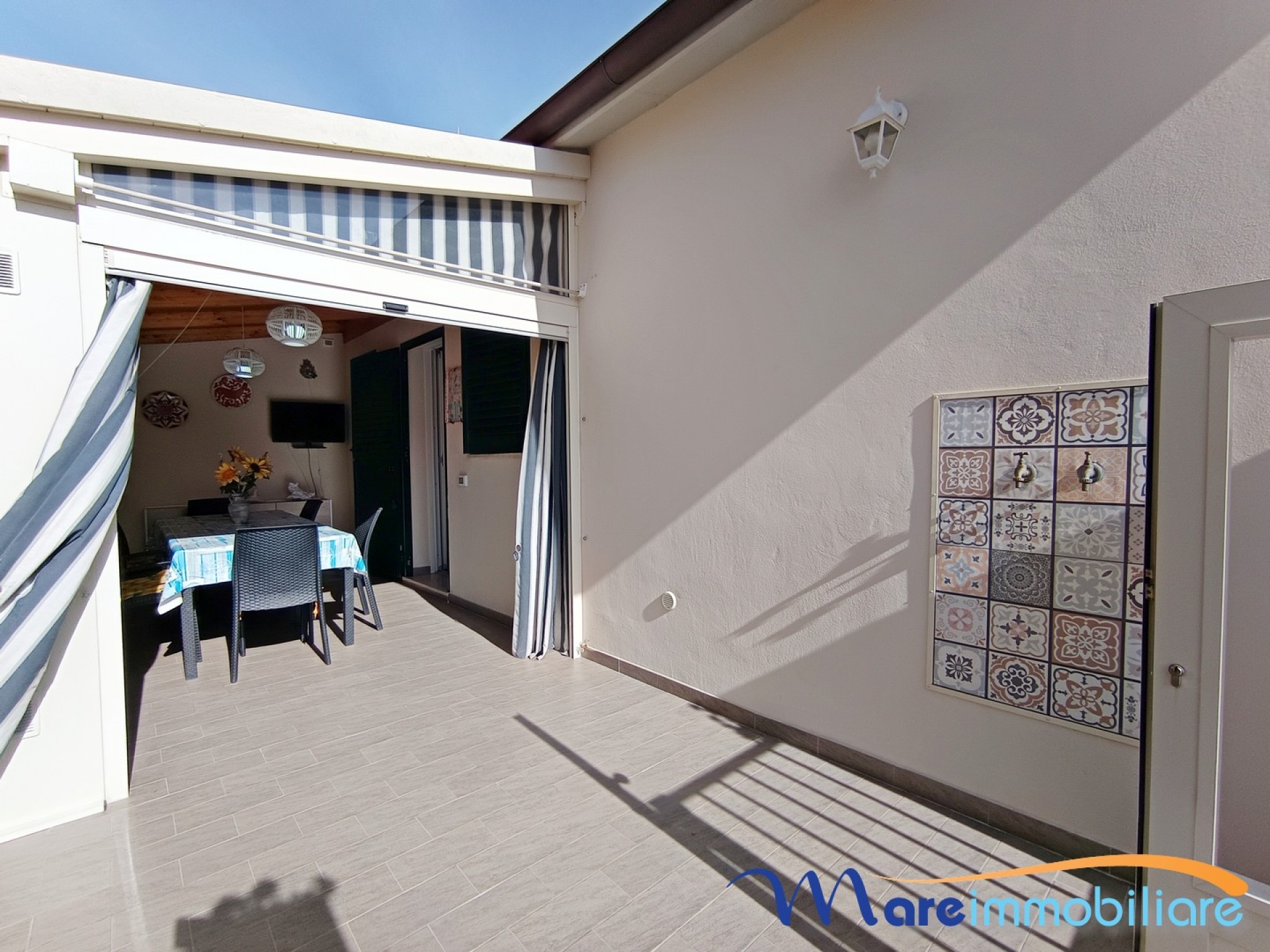 Esclusivo quattro vani con veranda e giardino