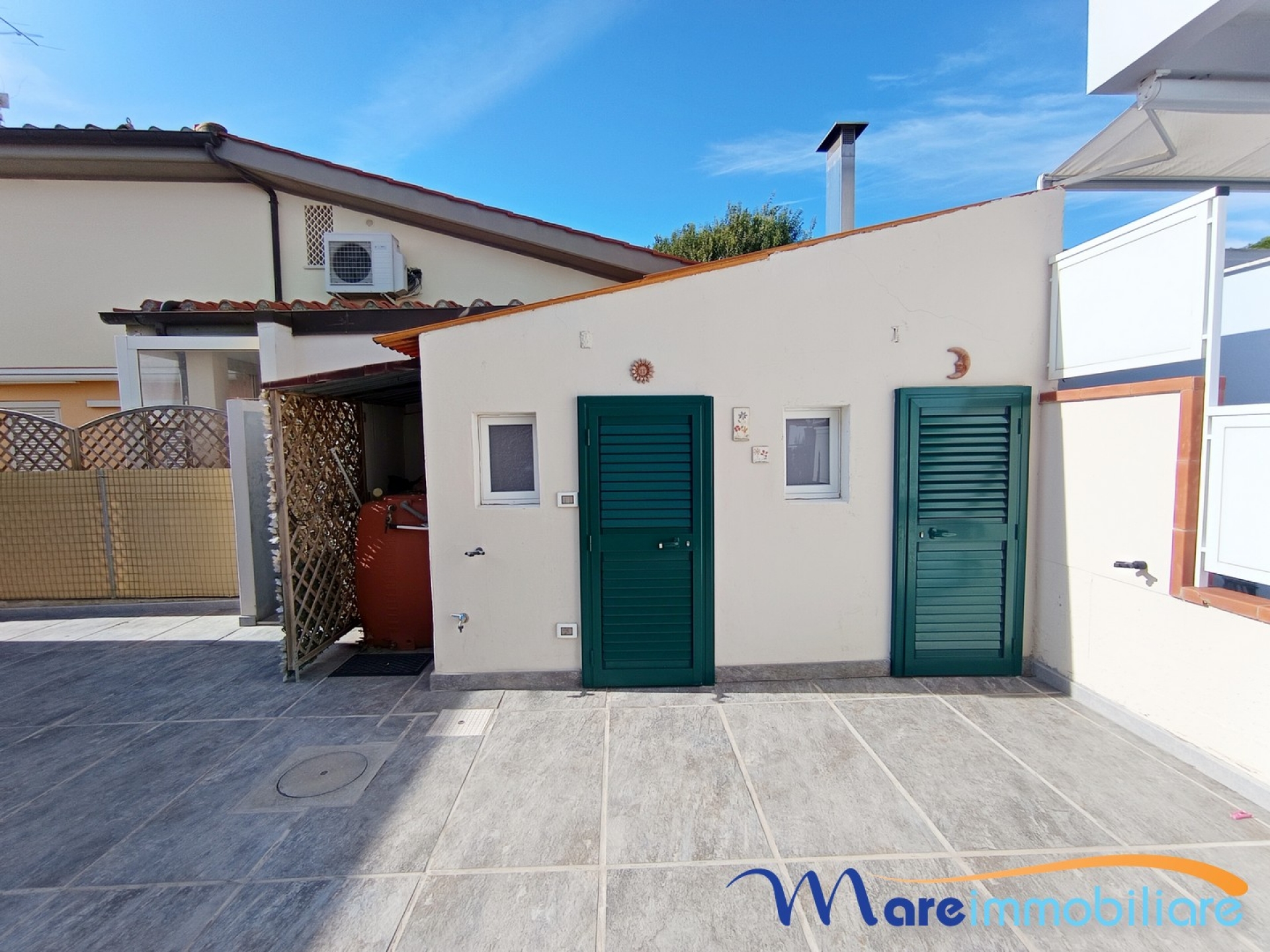 Esclusivo quattro vani con veranda e giardino