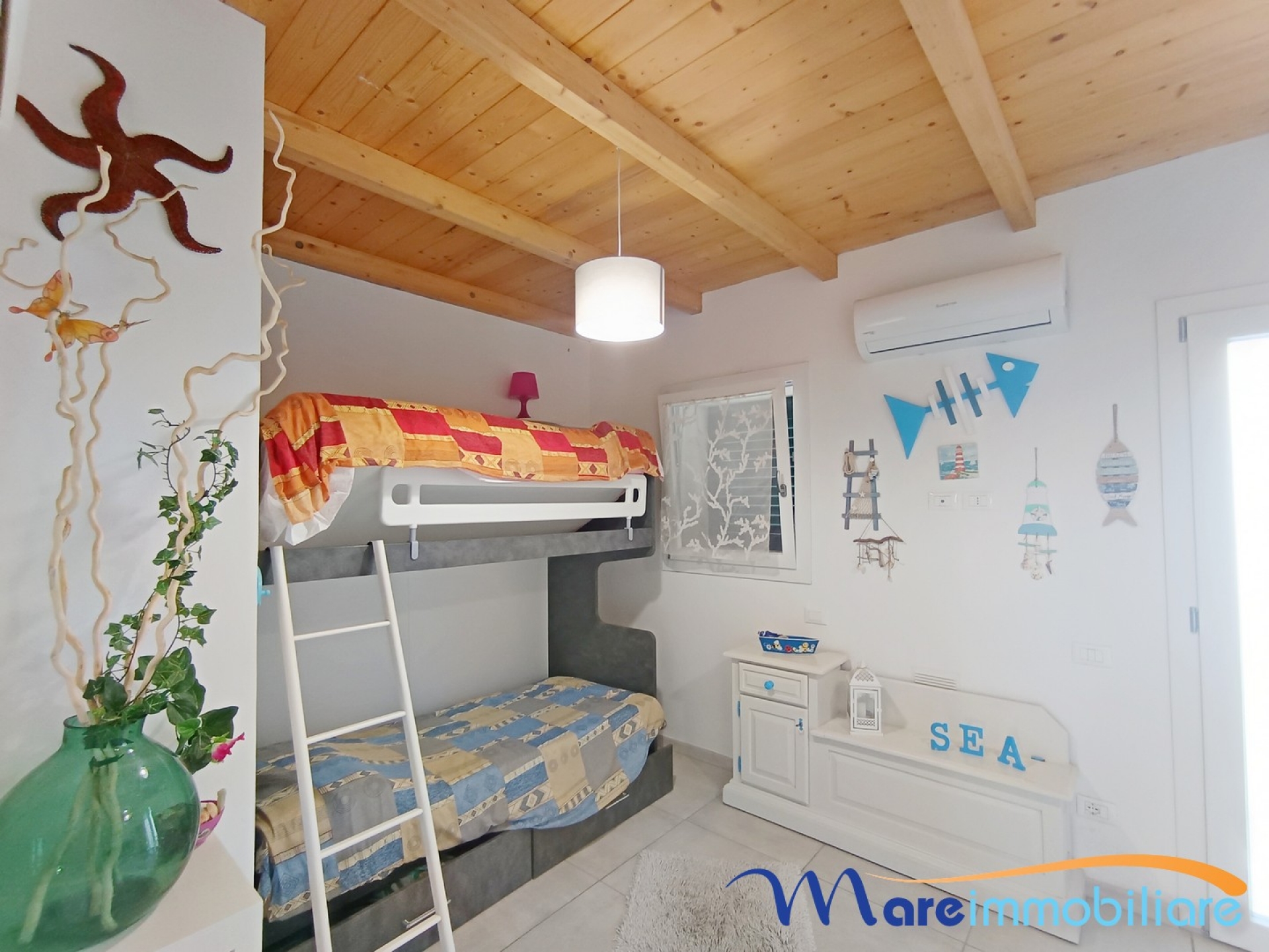Esclusivo quattro vani con veranda e giardino