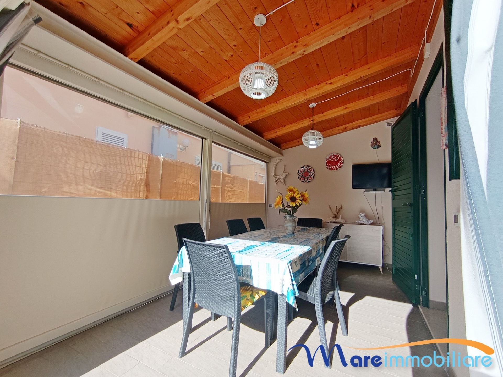 Esclusivo quattro vani con veranda e giardino
