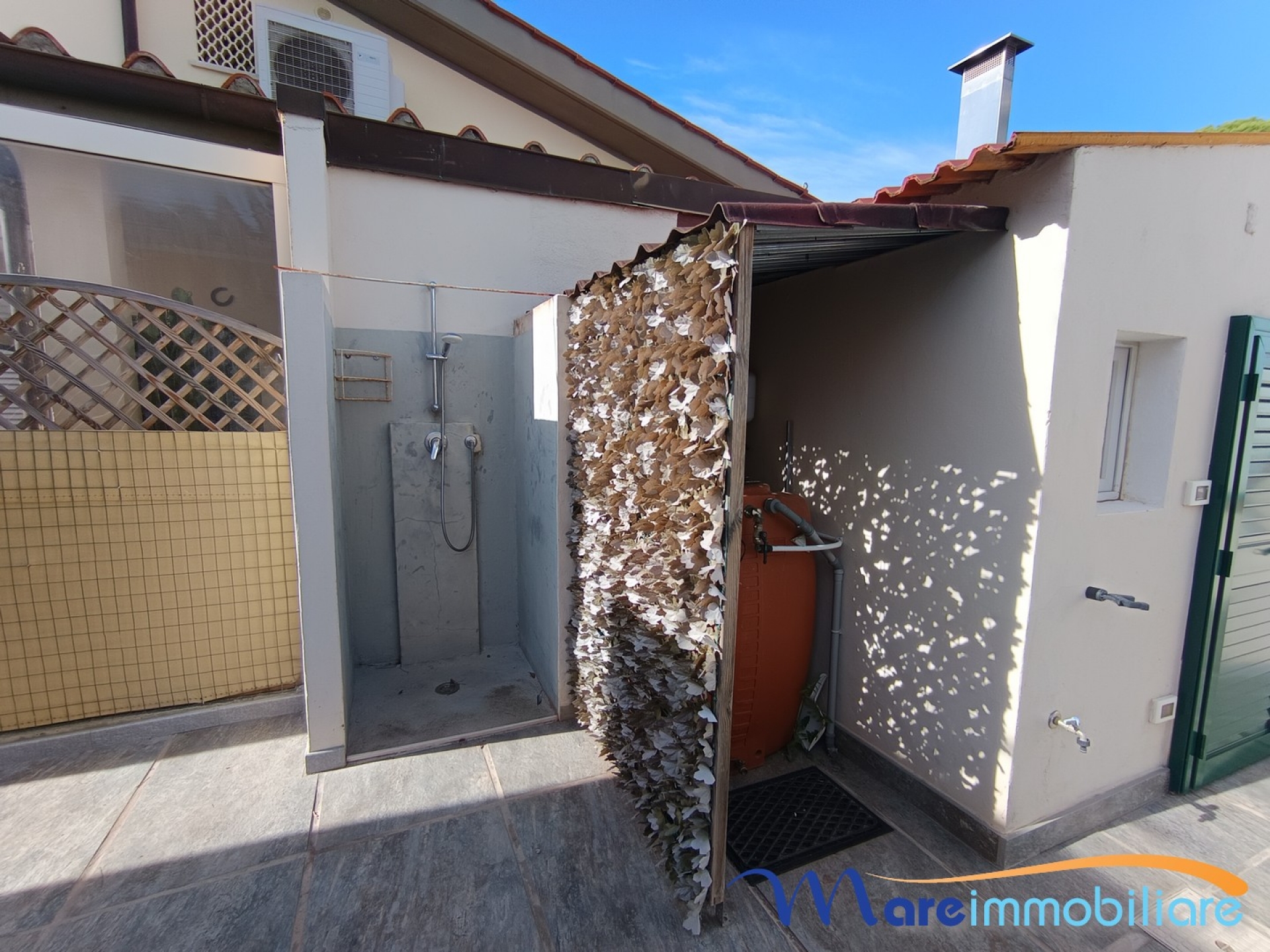 Esclusivo quattro vani con veranda e giardino