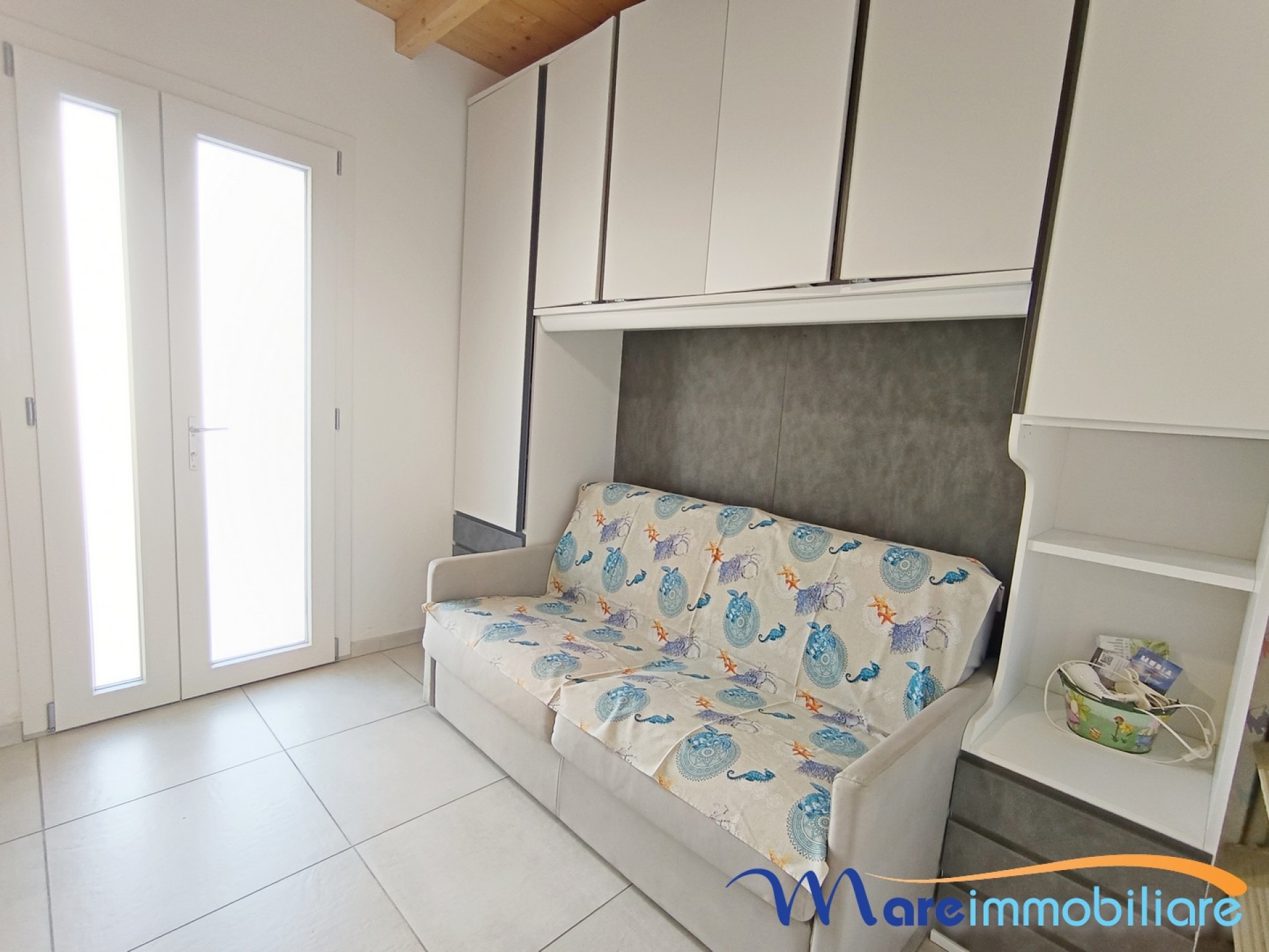 Esclusivo quattro vani con veranda e giardino