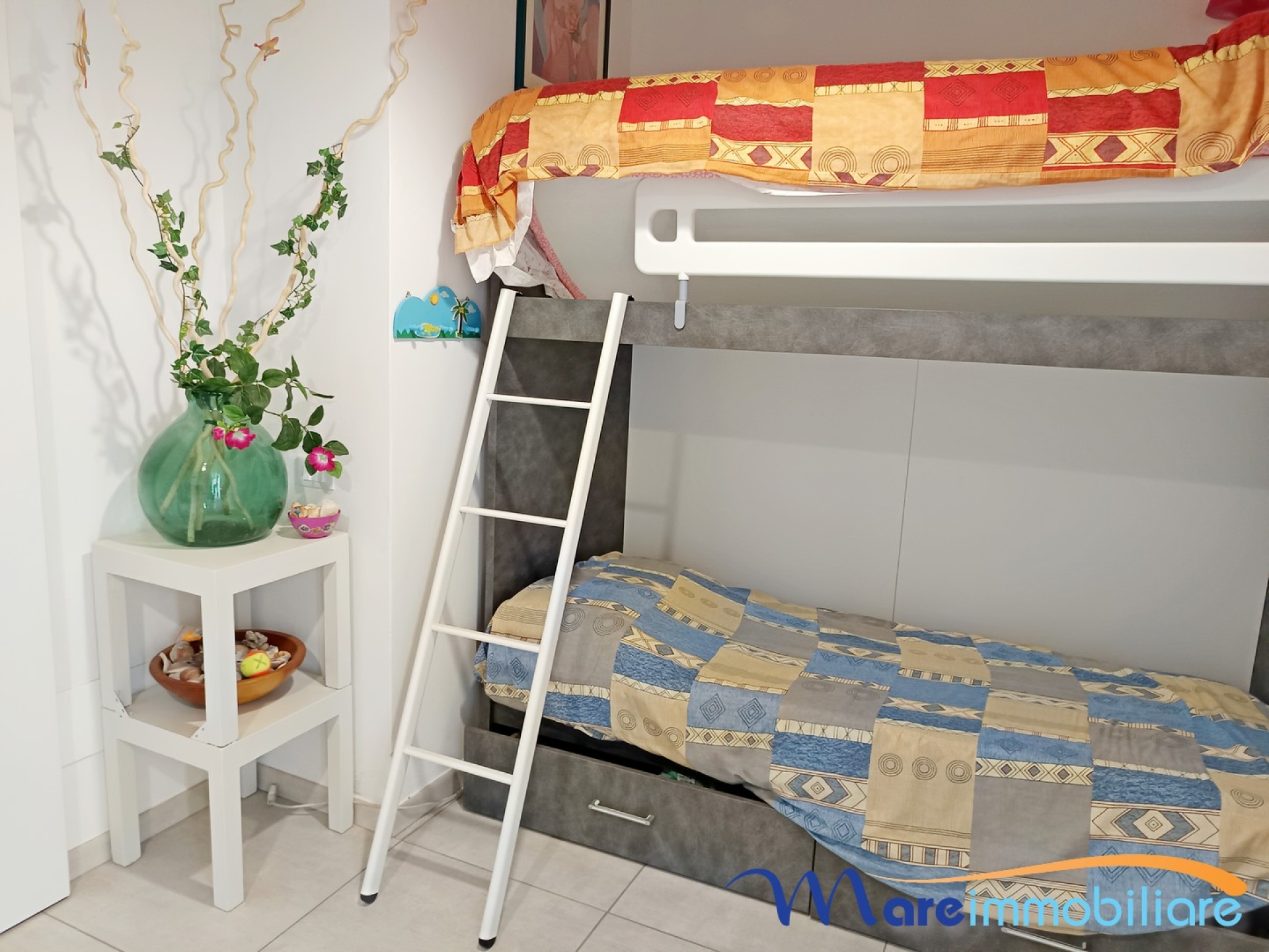 Esclusivo quattro vani con veranda e giardino