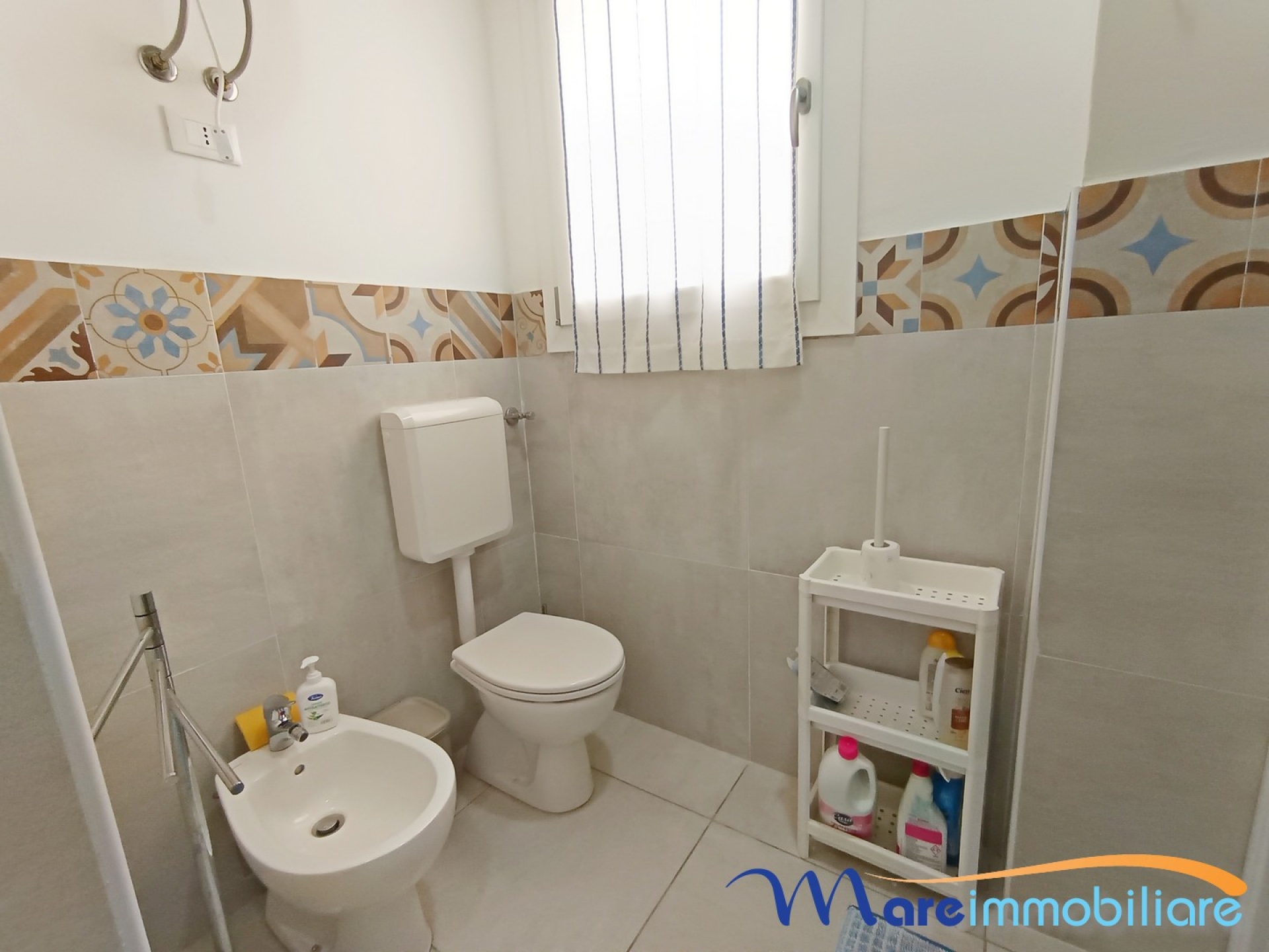 Esclusivo quattro vani con veranda e giardino