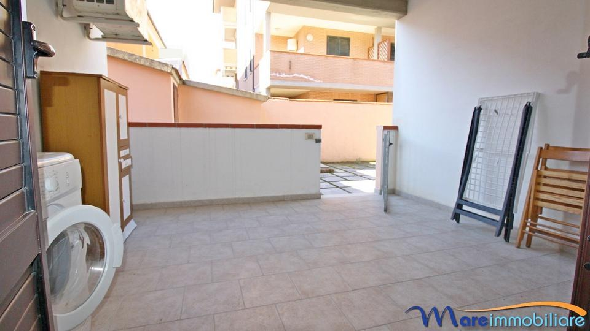 Trilocale ampie terrazze zona semi centrale