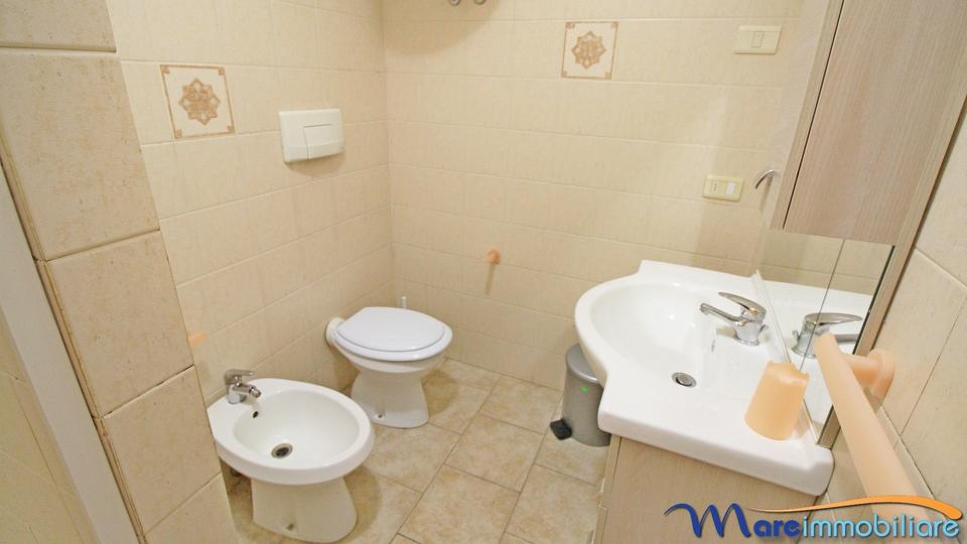 Trilocale ampie terrazze zona semi centrale