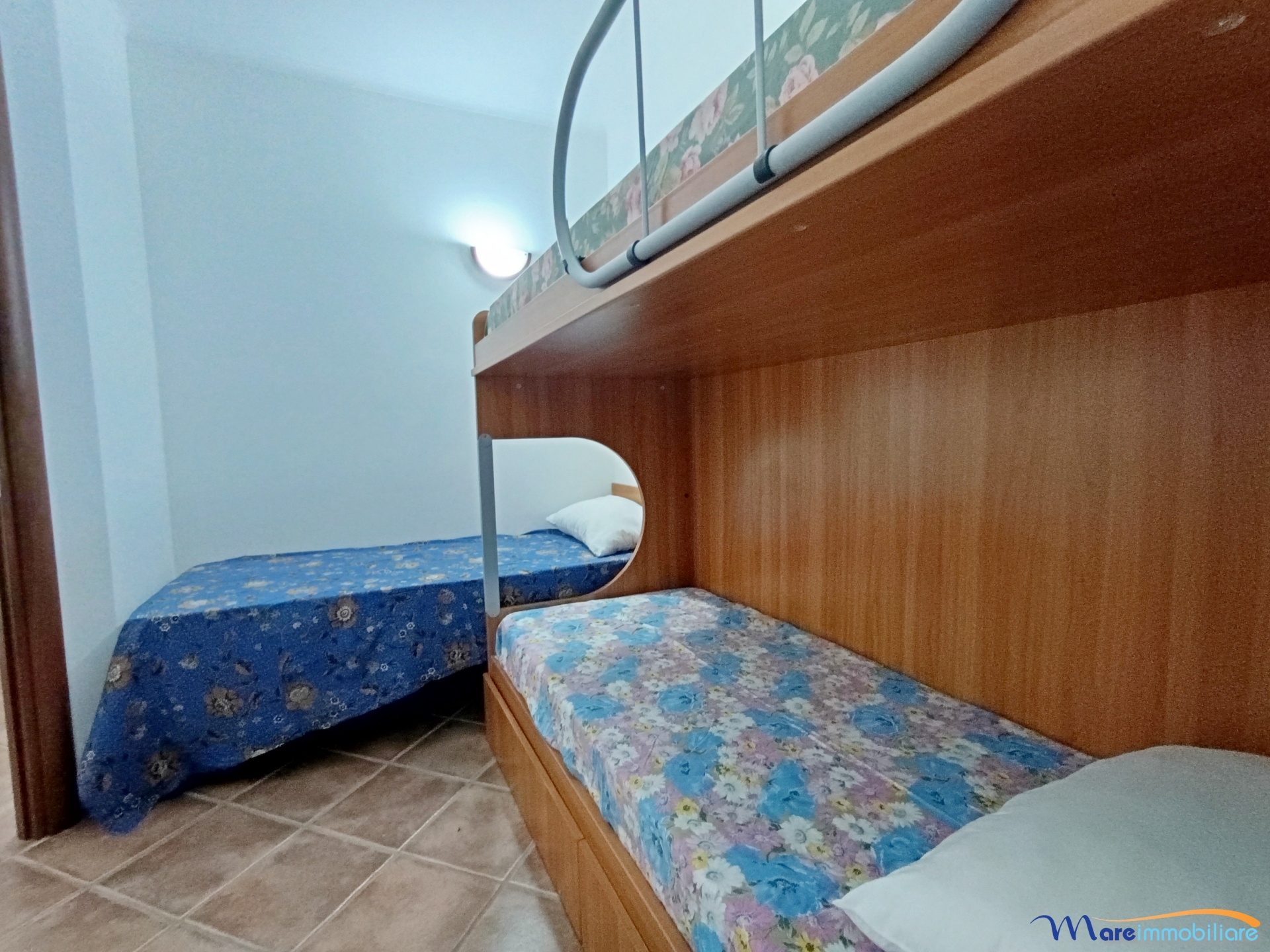 fronte mare con 2 camere e posto auto