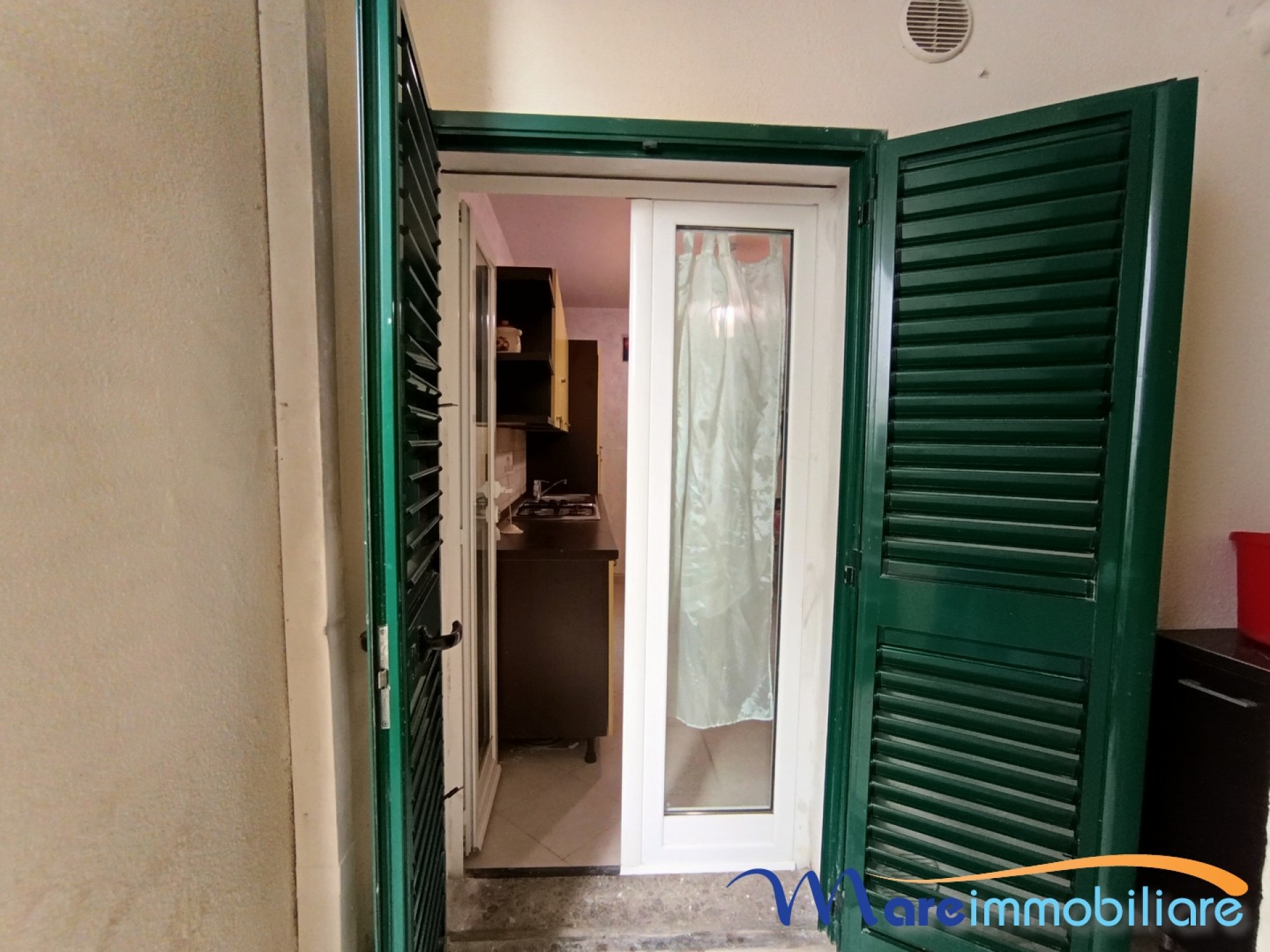 Bilocale con taverna zona sciangai