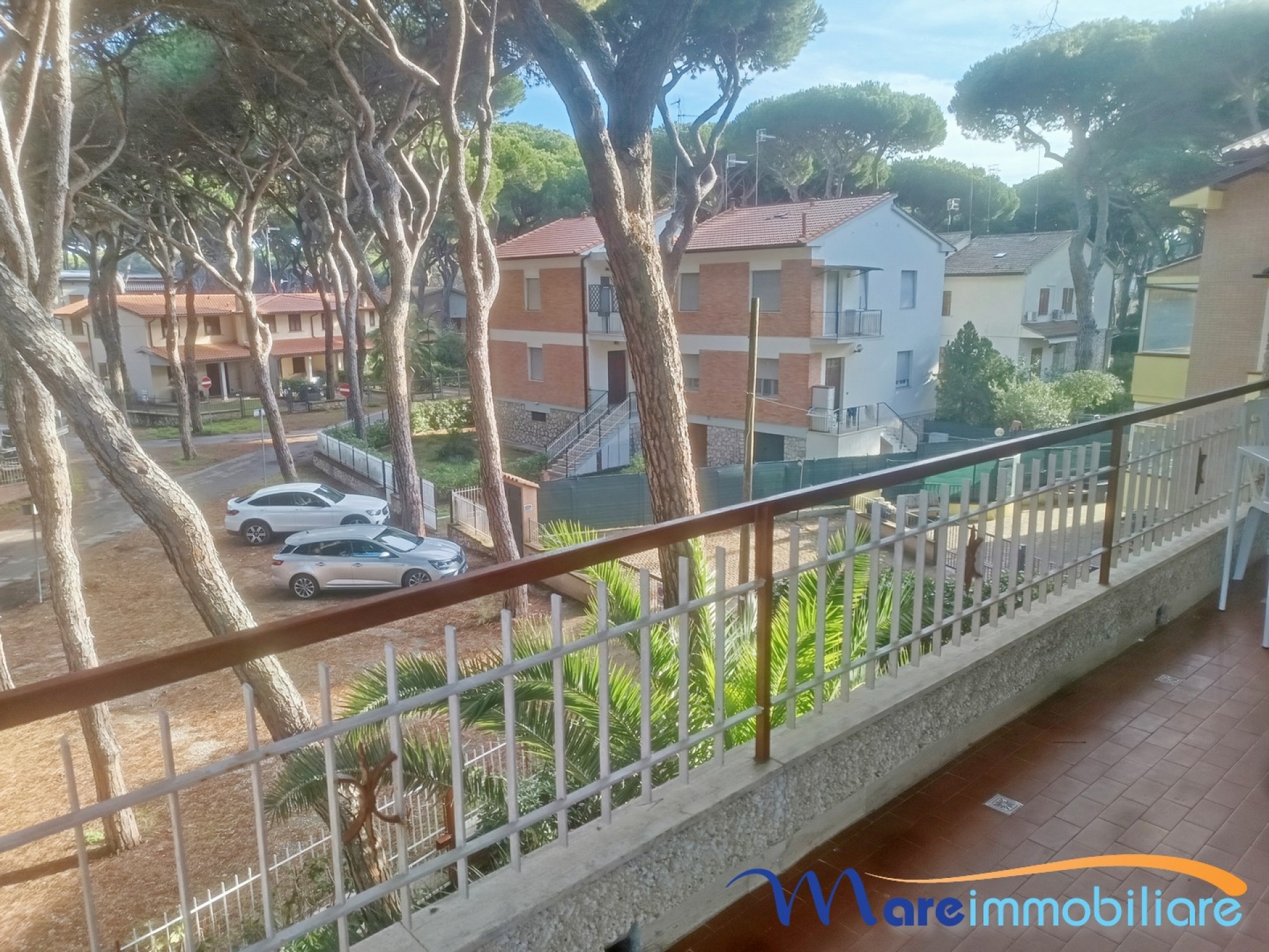 Villetta terra tetto con giardino e posto auto