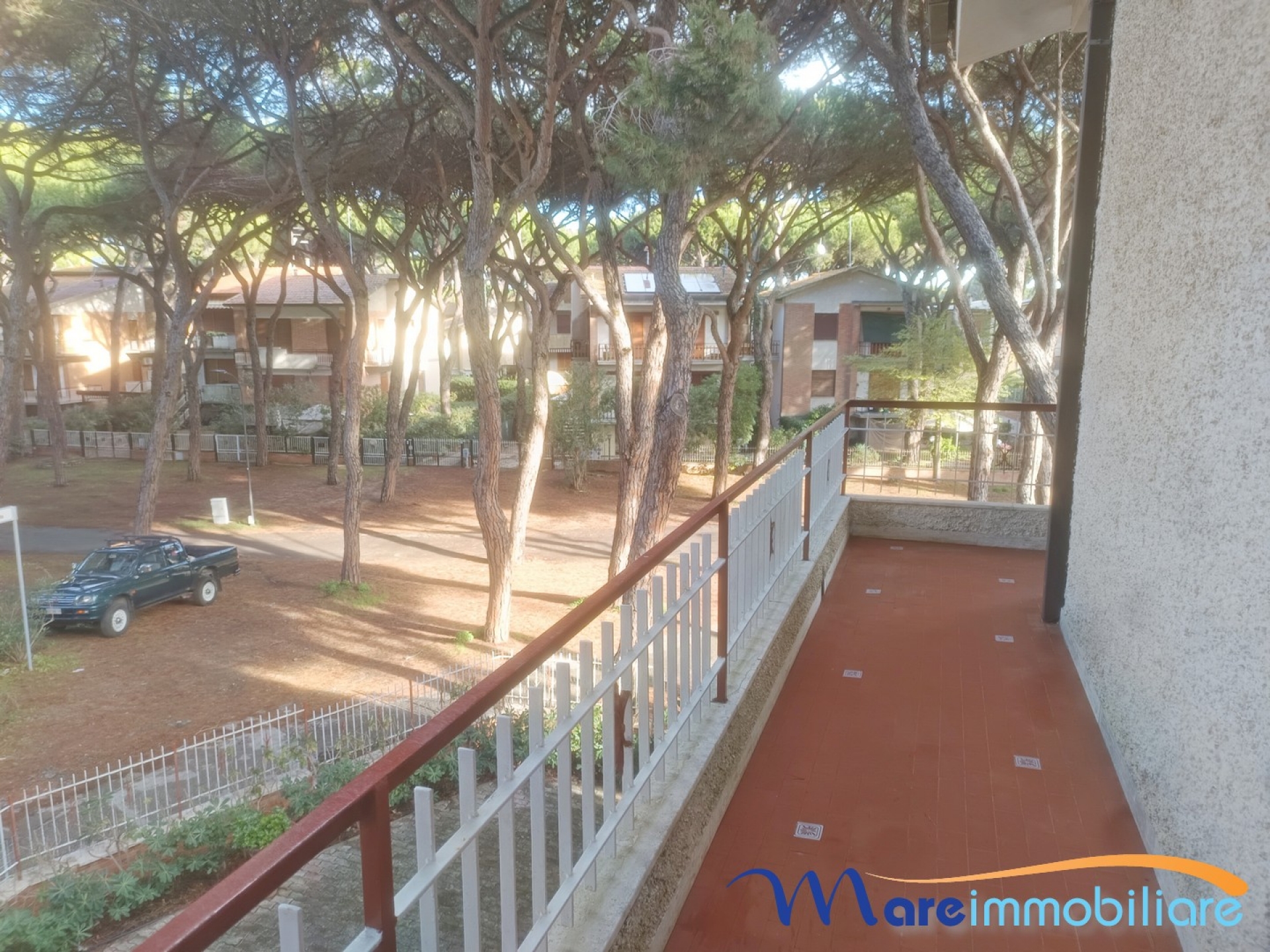 Villetta terra tetto con giardino e posto auto