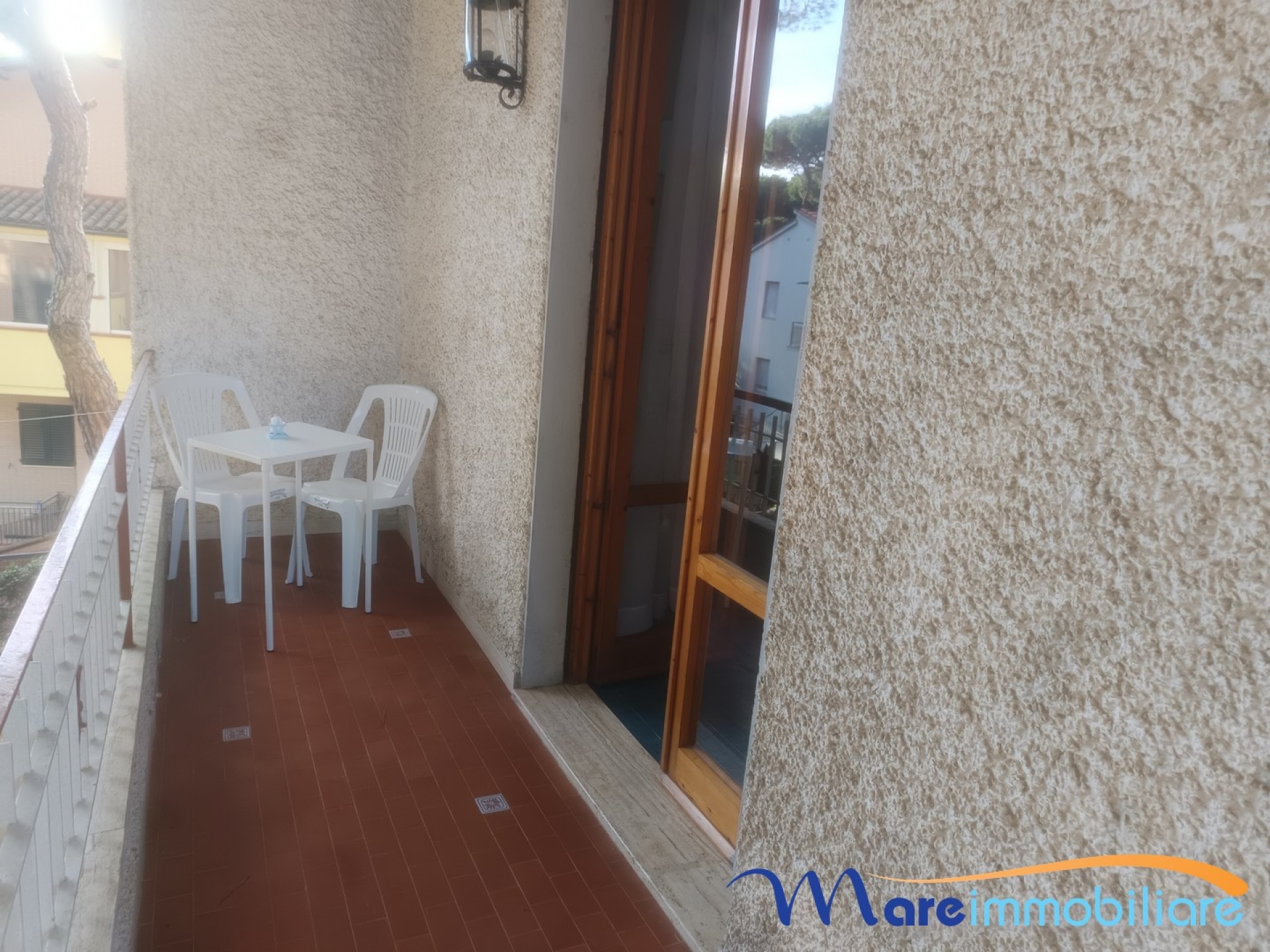 Villetta terra tetto con giardino e posto auto