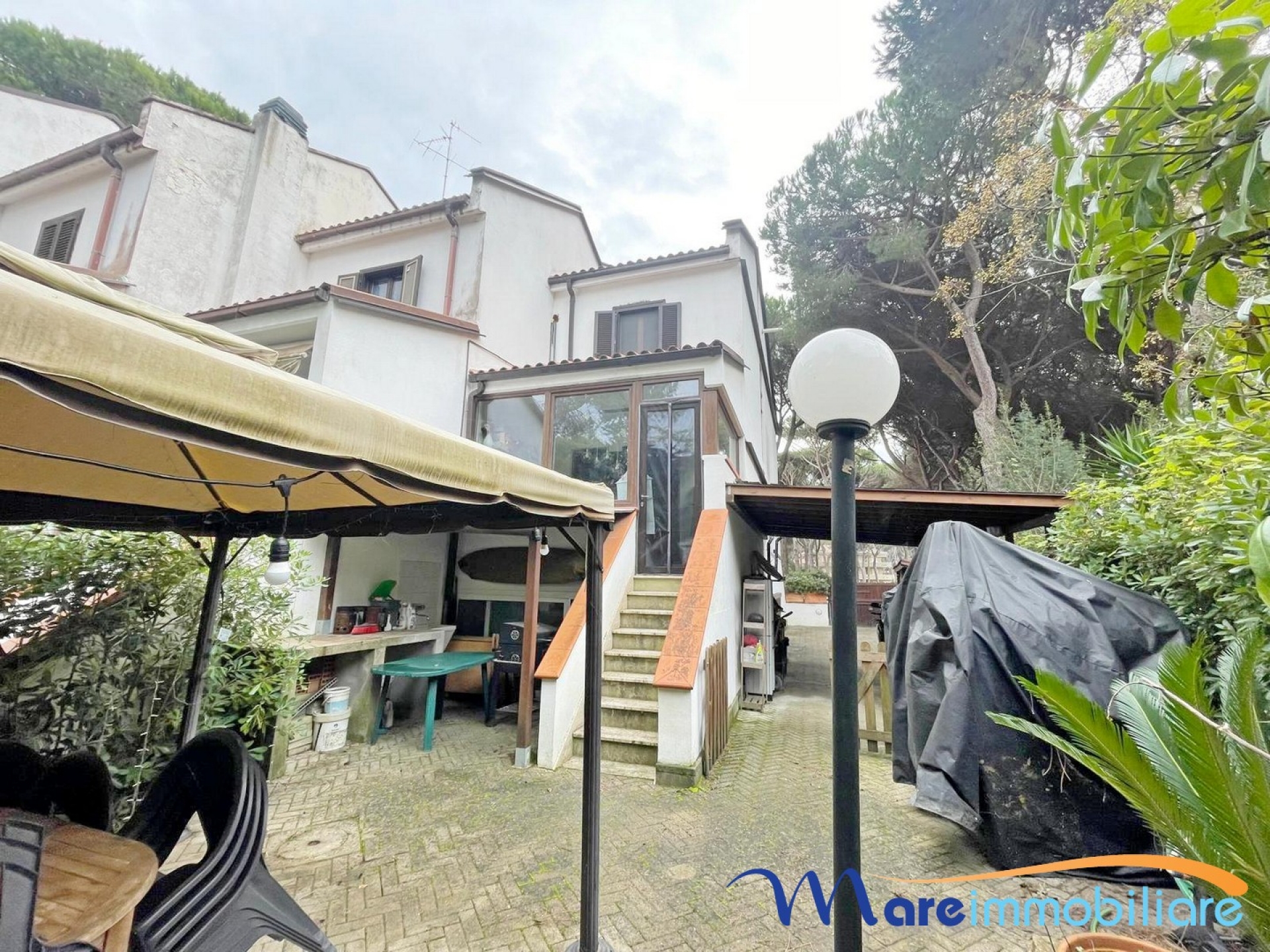 Rosmarina Villetta terra-tetto con giardino e posto auto