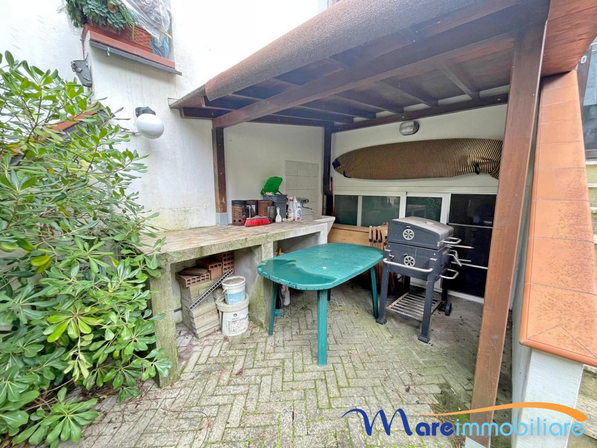 Rosmarina Villetta terra-tetto con giardino e posto auto