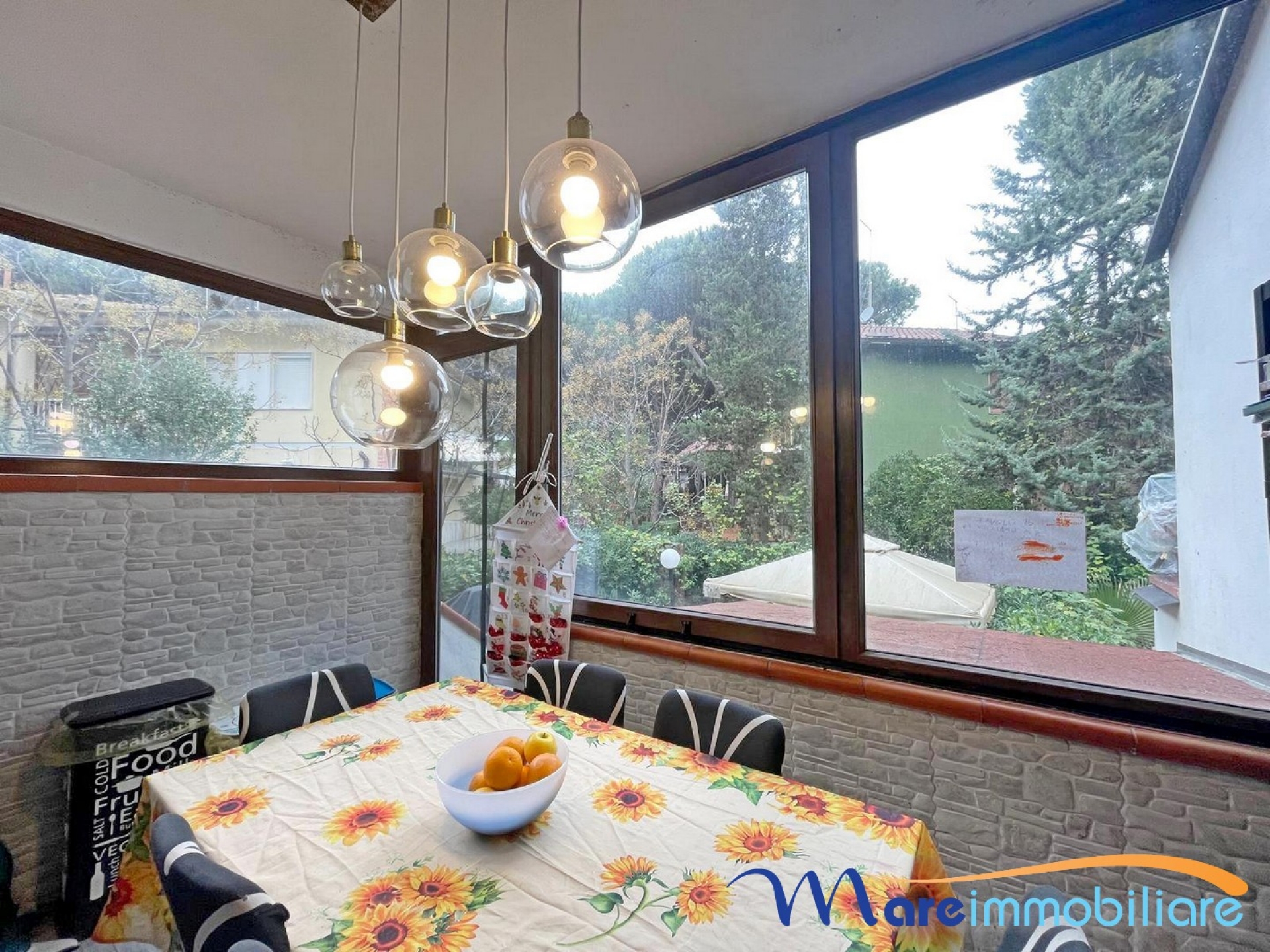 Rosmarina Villetta terra-tetto con giardino e posto auto