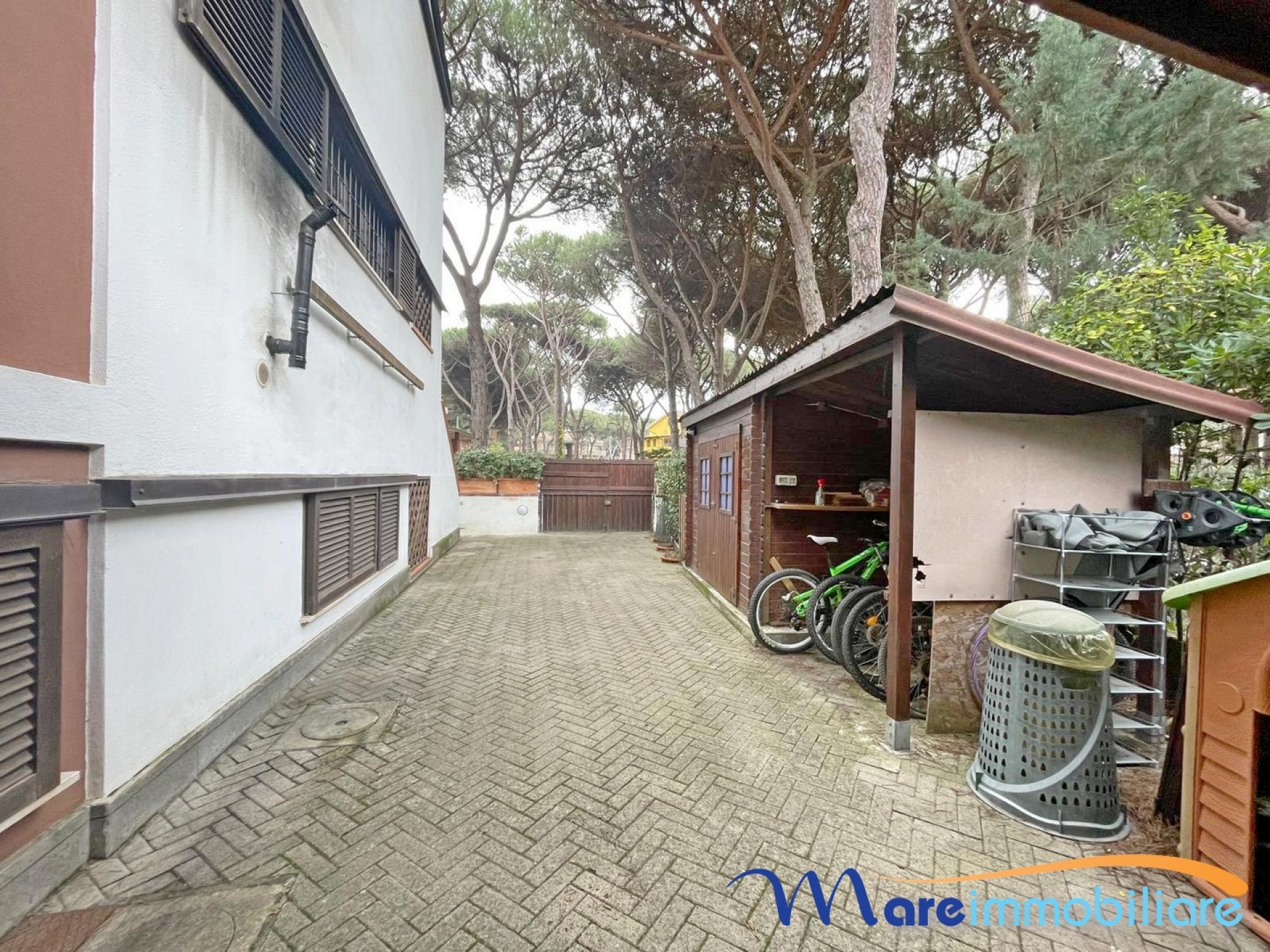 Rosmarina Villetta terra-tetto con giardino e posto auto